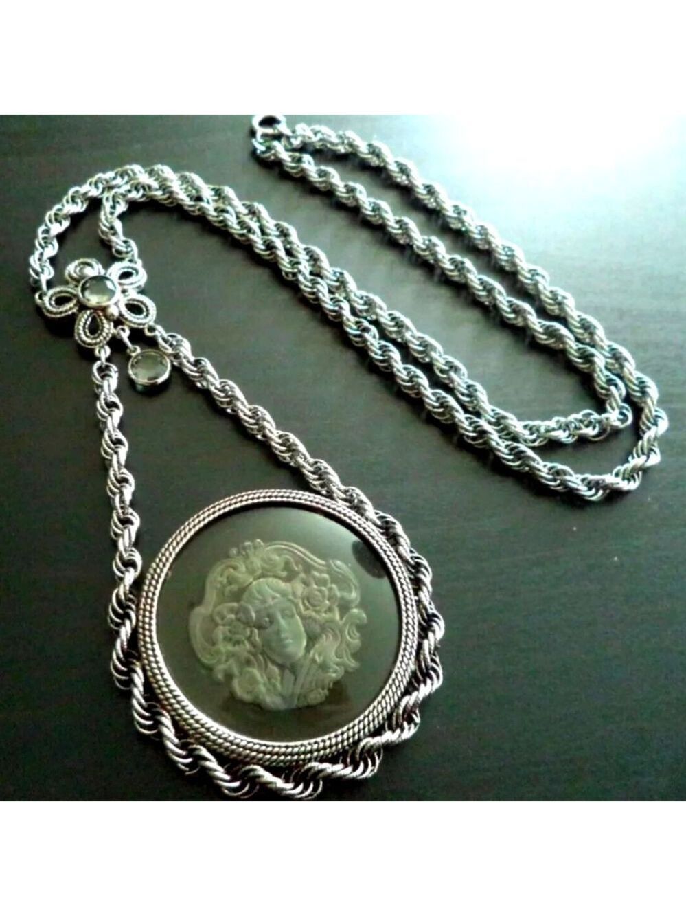 VINTAGE HIGH END REVERSE CARVED CAMEO 24" NECKLACE